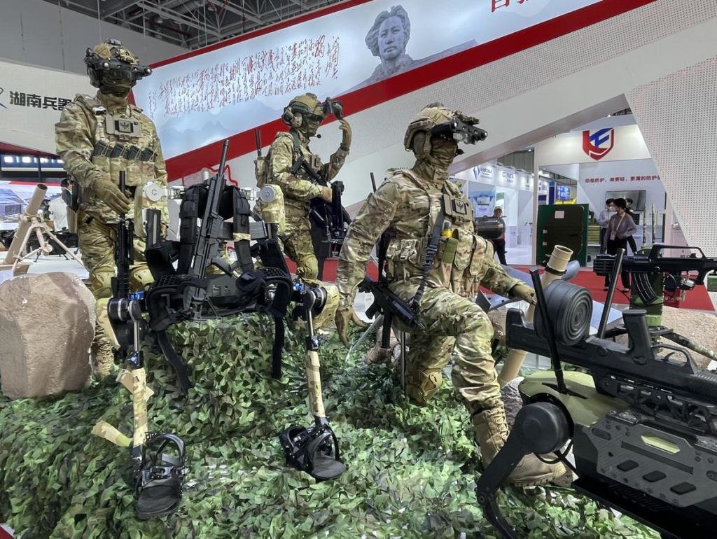 一抹“潇湘红”!湖南兵器携新装备亮相珠海航展